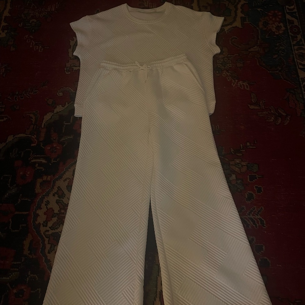Chic White Two Piece outfit Women's Flare Crop Pants size Medium - Picture 3 of 10